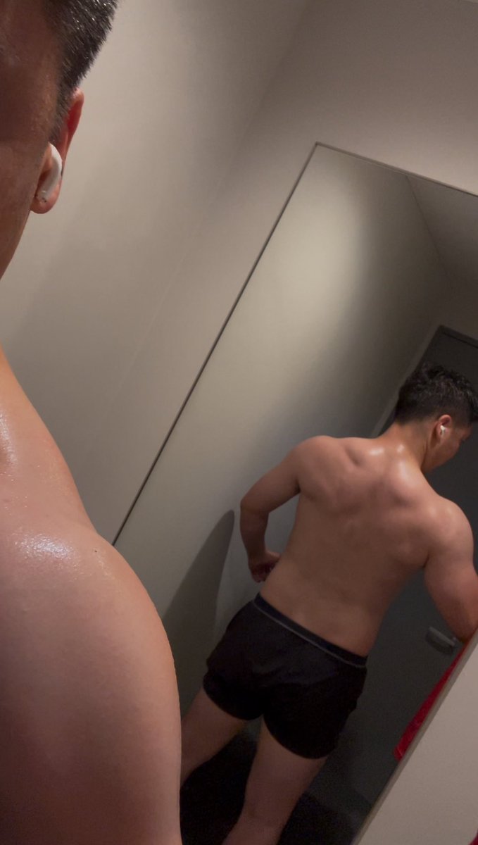 いつの間にか肩周りゴツゴツしてきました。懸垂効果💪
