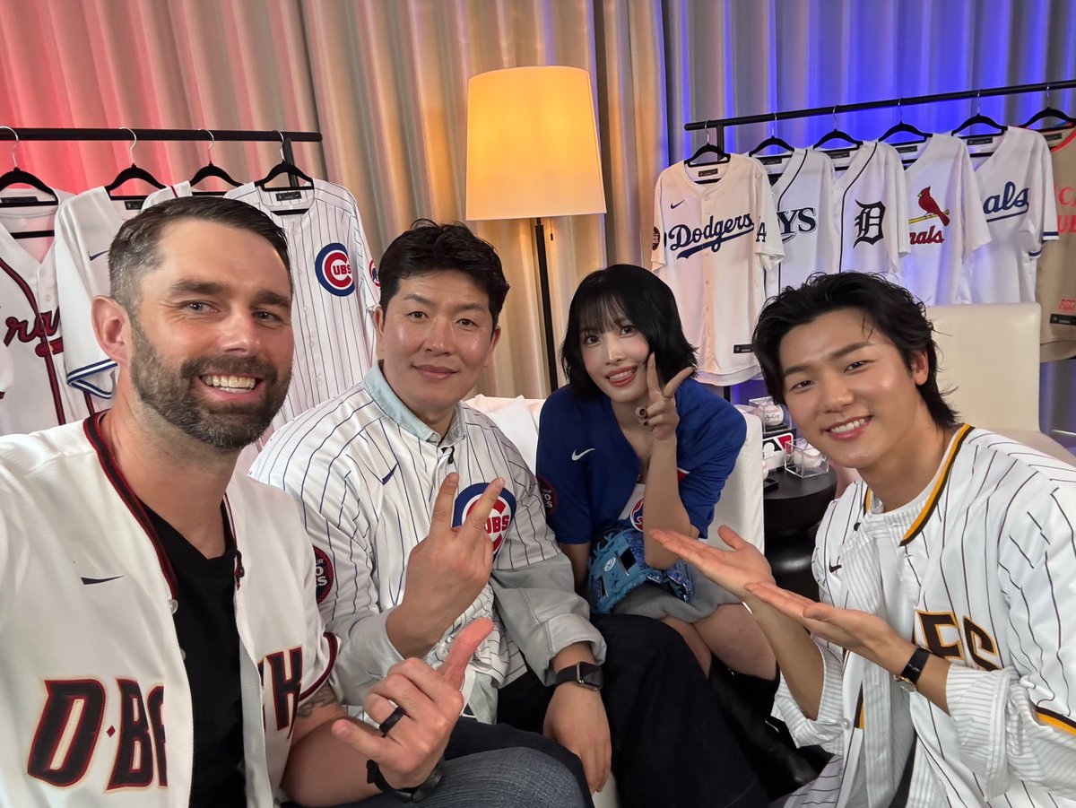 MLB Korea (@mlbkor) on Twitter photo ๋ชจ๋ชจ๊ฐ ๊ทธ๋ฆฐ ๊ทธ๋ฆผ ๐จ feat. @jypetwice ์ #๋ชจ๋ชจ
์์ง ๋ชจ๋ชจ์ ๋ฉ๋ฆฌํก ์๋ฆฌ์ฆ๋ฅผ ๋ค ๋ชป ๋ณด์
จ๋ค๋ฉด?
์ง๊ธ ๋ฐ๋ก ๋ณด๋ฌ๊ฐ์ธ์! ๐ฅ๐ฌ๐ฉท
โพ ๋ฉ์ด์ ๋ฆฌ๊ทธ ํก ๐ youtu.be/A3Oc7lhpjU8
๐ฎ ๋ฐธ๋ฐ์ค ๊ฒ์ ๐ youtu.be/xo_5QXhe634
๐ง MLB ์ผ๊ตฌ ์ด๋ชจ์ง ํด์ฆ ๊ฒ์ ๐ youtu.be/cMfTI-z7vB0
#mlb #mlbkorea ๋ชจ๋ชจ๊ฐ ๊ทธ๋ฆฐ ๊ทธ๋ฆผ ๐จ feat. @jypetwice ์ #๋ชจ๋ชจ
์์ง ๋ชจ๋ชจ์ ๋ฉ๋ฆฌํก ์๋ฆฌ์ฆ๋ฅผ ๋ค ๋ชป ๋ณด์
จ๋ค๋ฉด?
์ง๊ธ ๋ฐ๋ก ๋ณด๋ฌ๊ฐ์ธ์! ๐ฅ๐ฌ๐ฉท
โพ ๋ฉ์ด์ ๋ฆฌ๊ทธ ํก ๐ youtu.be/A3Oc7lhpjU8
๐ฎ ๋ฐธ๋ฐ์ค ๊ฒ์ ๐ youtu.be/xo_5QXhe634
๐ง MLB ์ผ๊ตฌ ์ด๋ชจ์ง ํด์ฆ ๊ฒ์ ๐ youtu.be/cMfTI-z7vB0
#mlb #mlbkorea