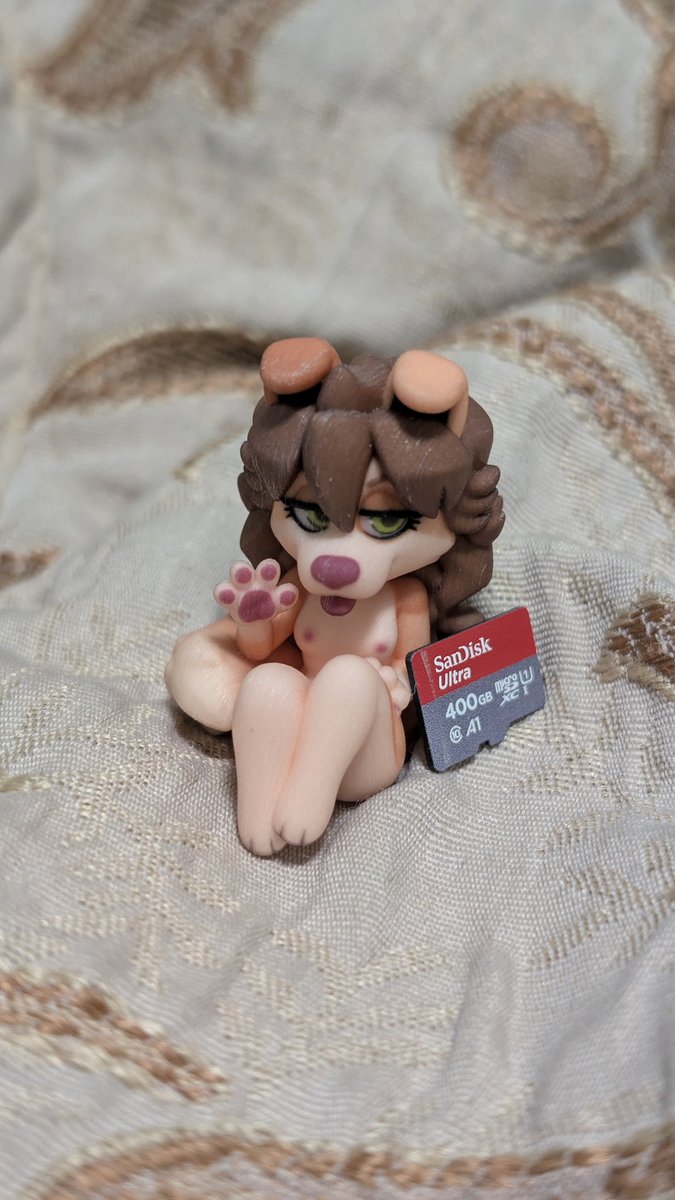NG_Canadian's tweet image. Finally, the perfect miniature for tabletop night.
@Kagekitsoon @tDimWitDog
10/10 cute design
10/10 immaculate construction

Too cute to put in a jar.
Too lumpy to swallow.