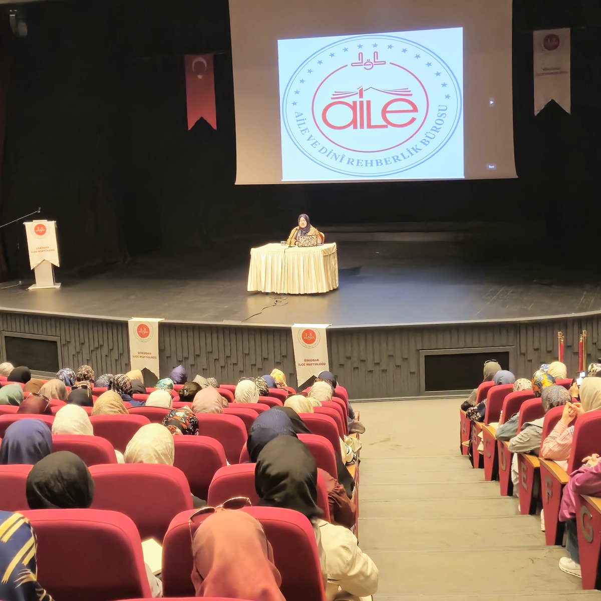 uskudarmuft's tweet photo. 📌Üslüdar Müftülüğü Aile ve Dini Rehberlik Bürosu tarafından "Aile Haftası" münasebetiyle Bağlarbaşı Kültür Merkezi'nde bir konferans programı düzenlendi. 

#üsküdar #adrb #aile #konferans https://t.co/sdgM1TAEeB