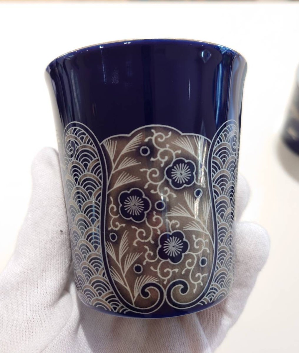 【香蘭社商品ご紹介②】
プラチナ彩を使用した繊細なデザイン。
3種類の柄でご用意がございます。
フリーカップですのでお酒やお茶など様々なシーンで
ご利用いただけます😄