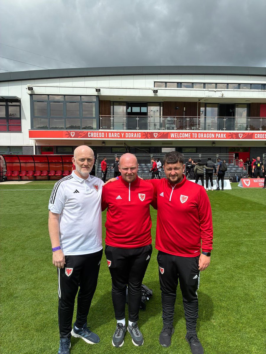 Barry Town Utd Women FC (@btuwomenfc) on Twitter photo Huge congratulations to our Assistant Manager <a href="/Tony_Barnett04/">Tony Barnett</a> on completing your UEFA A Licence. An incredible effort, especially given your personal challenges currently.
Also a big well done to previous coaches <a href="/StephenKelleh11/">Stephen Kelleher</a> & <a href="/EddyT1/">Edryd Thomas</a> ๐๐ก๐ต. Huge congratulations to our Assistant Manager <a href="/Tony_Barnett04/">Tony Barnett</a> on completing your UEFA A Licence. An incredible effort, especially given your personal challenges currently.
Also a big well done to previous coaches <a href="/StephenKelleh11/">Stephen Kelleher</a> & <a href="/EddyT1/">Edryd Thomas</a> ๐๐ก๐ต.