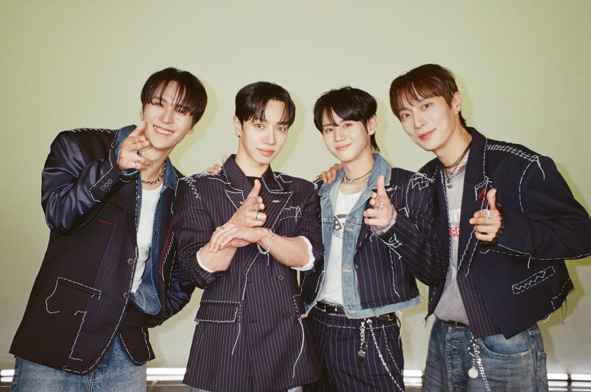 M2MPD's tweet photo. 필름카메라로 기록한 5월의 추억📸 6월에도 쭈욱 엠투와 함께해요❣ #5월의엠투 #M2film #릴레이댄스 #하이라이트 #HIGHLIGHT @Highlight_AUent https://t.co/fHOj4CC0OA