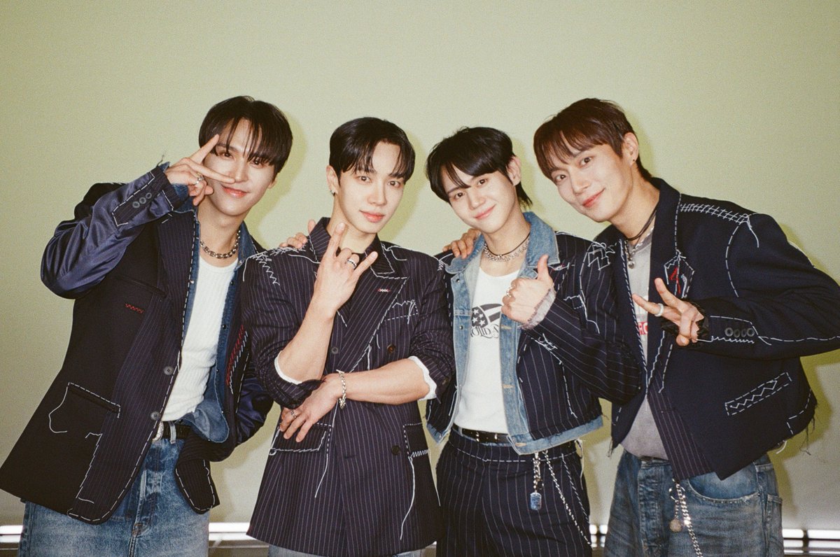 M2MPD's tweet photo. 필름카메라로 기록한 5월의 추억📸 6월에도 쭈욱 엠투와 함께해요❣ #5월의엠투 #M2film #릴레이댄스 #하이라이트 #HIGHLIGHT @Highlight_AUent https://t.co/fHOj4CC0OA