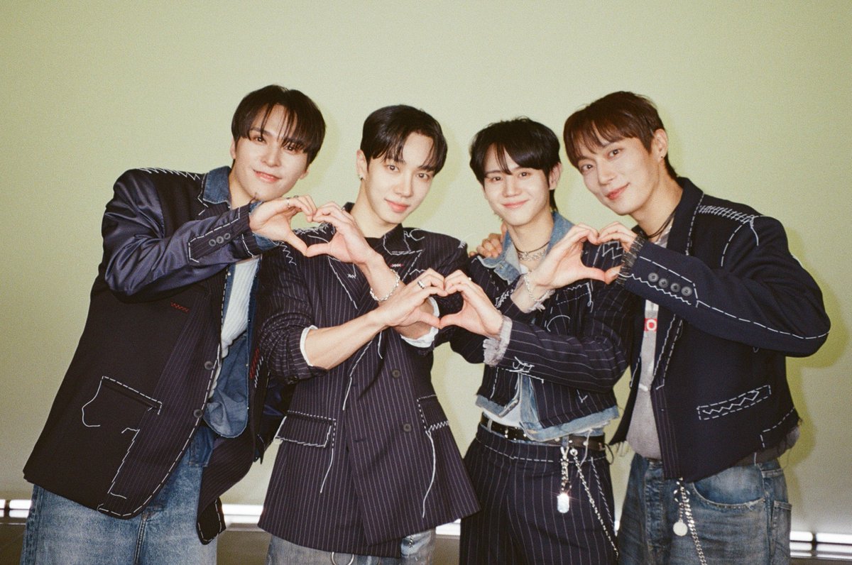 M2MPD's tweet photo. 필름카메라로 기록한 5월의 추억📸 6월에도 쭈욱 엠투와 함께해요❣ #5월의엠투 #M2film #릴레이댄스 #하이라이트 #HIGHLIGHT @Highlight_AUent https://t.co/fHOj4CC0OA