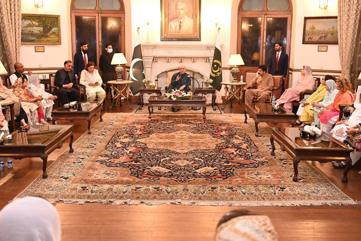 PPP (@mediacellppp) on Twitter photo لاہور: صدر مملکت آصف علی زرداری گورنر ہاؤس میں پی پی پی شعبہ خواتین پنجاب کی کارکنان سے ملاقات کررہے ہیں، اس موقع پر پنجاب کے گورنر سردار سلیم حیدر بھی موجود ہیں۔
<a href="/AAliZardari/">AsifAliZardari</a> لاہور: صدر مملکت آصف علی زرداری گورنر ہاؤس میں پی پی پی شعبہ خواتین پنجاب کی کارکنان سے ملاقات کررہے ہیں، اس موقع پر پنجاب کے گورنر سردار سلیم حیدر بھی موجود ہیں۔
<a href="/AAliZardari/">AsifAliZardari</a>