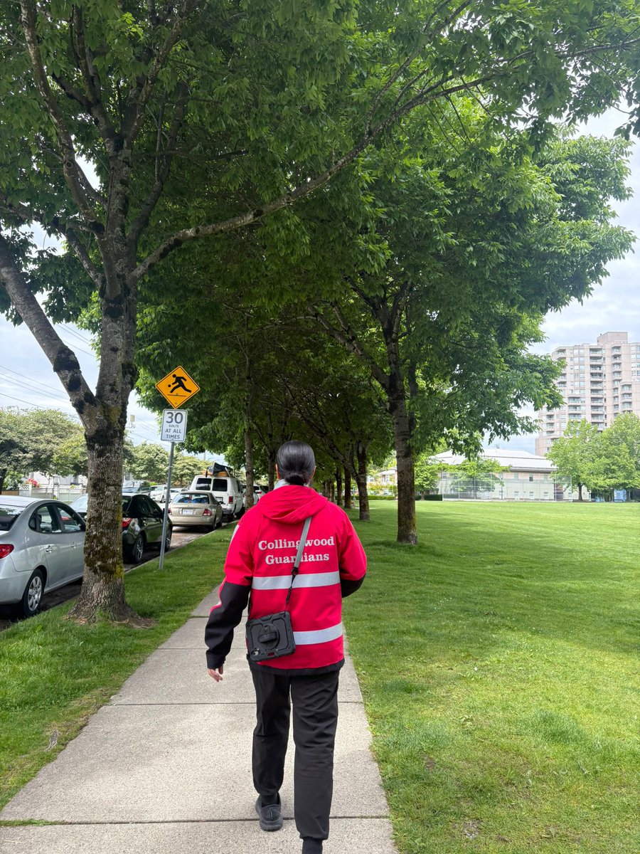 CollingwoodcpcC's tweet photo. 1/2
@CollingwoodCPC
2nd #Patrol for Friday May 30th, w/
#Guardians Azalea & Pooja patrolling the Kingsway & Joyce Corridors.
And these are some of the issues they dealt with.
@shopcollingwood #BIA shops & community appreciates #UsedNeedles being taken care of.
#Safety https://t.co/jZXlBboEnI