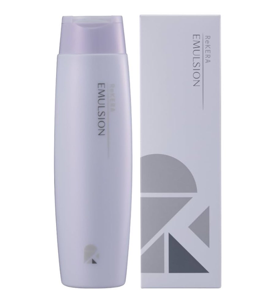 ブリーチを繰り返してる上にサロンでのケアゼロでも髪を褒められる秘訣は絶対にリケラ🫂🪄ストック無いと無理❕（肩に乗ってるのはトリミング終わりの愛犬です）