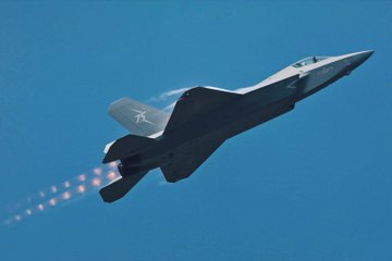 IslooInsider's tweet photo. 🚨 BREAKING:
🇵🇰 Pakistan is set to acquire China’s most advanced HQ-19 anti-ballistic missile (ABM) system, along with 40 next-gen J-35 stealth fighter jets — a major leap in strategic defense and airpower capability.
#Pakistan #China #J35 #HQ19 #DefenseUpgrade #StrategicPartnership