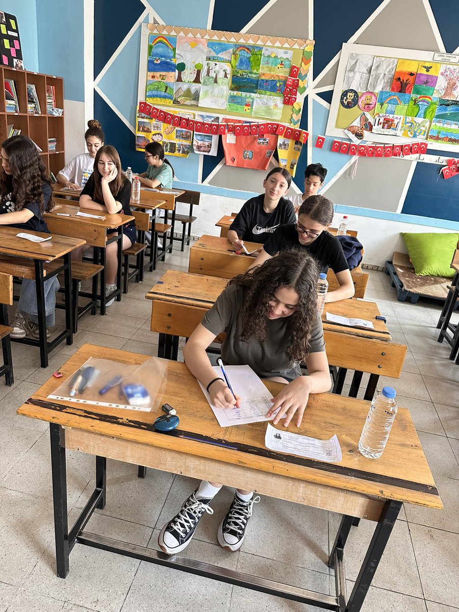 LGS ye girecek öğrencilerimiz ile son dokunuşu yaptığımız simülasyon sınavını Türk Hava Kurumu İlkokulu nda gerçekleştirdik.
Başarıya giden yolda her detayı düşünerek öğrencilerimizin geleceğine yön veriyoruz,hedefe son 14 gün. 
Başarılar çocuklar ♥️💙🌟
<a href="/fatlihann/">Fırat atlıhan</a> 
<a href="/bk_manisa/">BK Manisa Kampüsü</a>