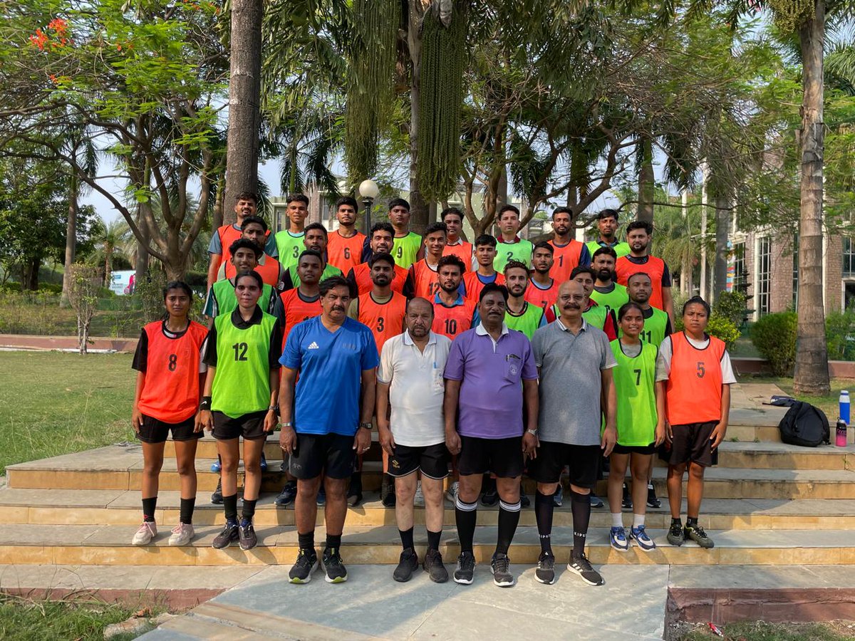MPFAJABALPUR's tweet photo. Under the MPFA banner, the 2nd Day of Referee Refresher course began on the JLU campus on May 27, 2025. Referees were seen getting valuable Practical as well as Theoretical lessons from the AIFF Instructor. These Refresher courses provide a valuable space in referee development. https://t.co/jCRcHOcPMo