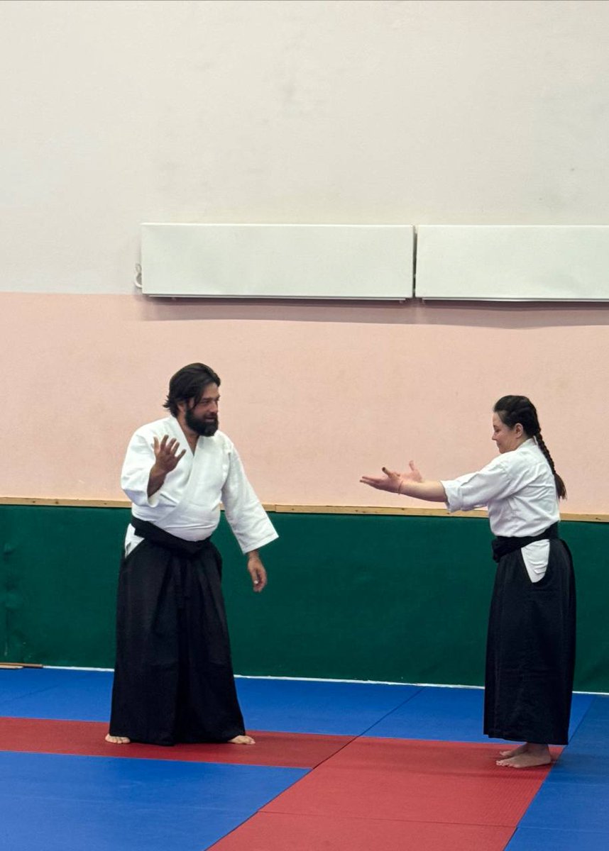 - А давайте я Вас сейчас шваркну?
- Ой, ну, зачем сразу так?...