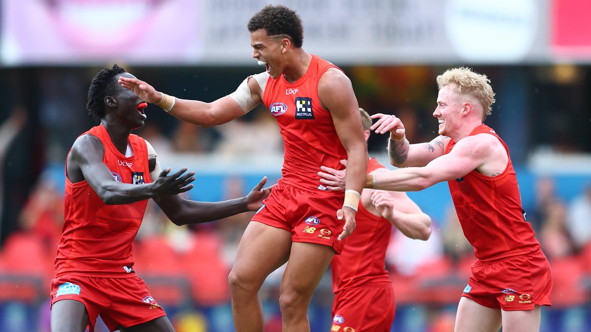 FOXFOOTY's tweet photo. The 3-2-1 from #AFLSunsFreo ...
- Freo ‘click’ as ‘Deadeye Jye’ wins it… and big recruit "earns respect" with epic act
- Debutant's goal as wholesome as it gets
- Unlikely Dockers "difference-maker"
✍️ #AFLSunsFreo RECAP: https://t.co/GsxKURg92m https://t.co/mAXukEvpa3
