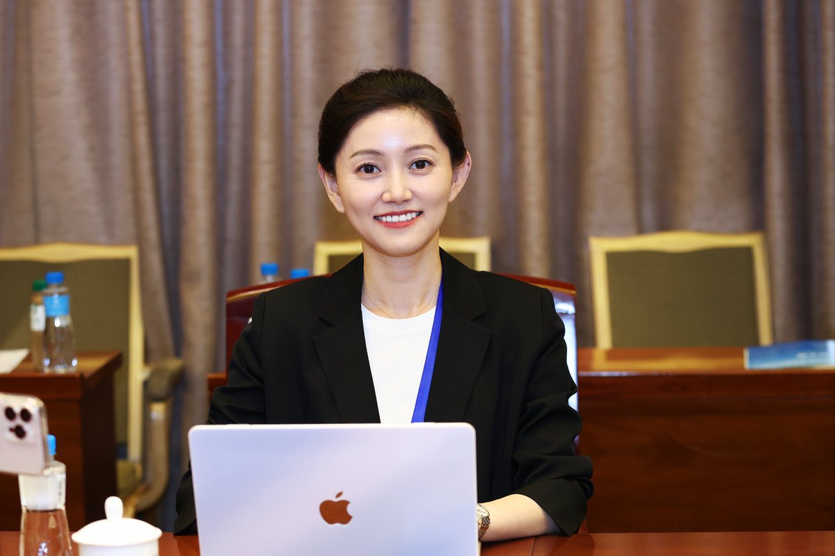 MiaoXiaojuan's tweet photo. To mark the 120th anniversary of #EdgarSnow's birth, scholars and #media professionals from #China and the #US came together at Peking University @PKU1898 for a meaningful exchange of ideas. I was honored to be invited and take part in the conversation.
In my speech, I explored a question that's long been close to my heart: Who are the "new Edgar Snows" of our time?
Those who cross cultures, build bridges, and tell China's story with curiosity, honesty, and empathy.
I am sharing my speech here. It reflects thoughts I've carried for a few years, and I am grateful for the chance to finally give them voice.
https://t.co/Mb3SukAu8a