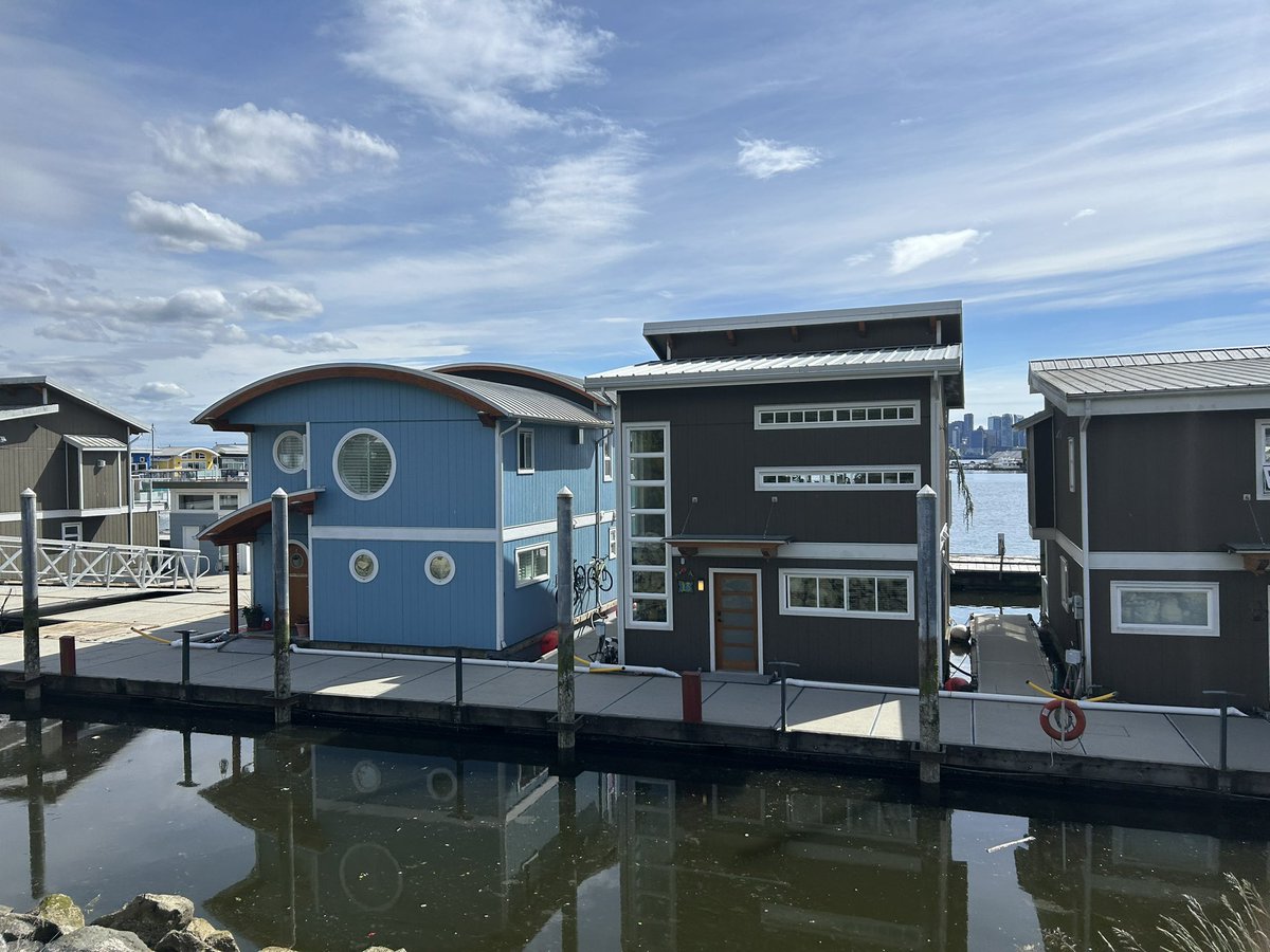 We took the sea bus to North Vancouver and walked along the North Shore Spirit Trail. The house boats in Mosquito Creek Marina make me wonder what it’s like to live in a house boat..
