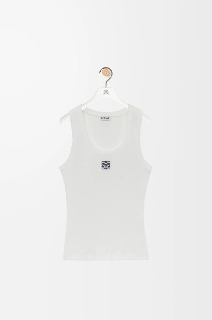 Sunmiwaipu's tweet photo. We have selected the 2025 spring and summer new beret from LV and the classic embroidered vest of Loewe as gifts for N’Film. It is fashionable and simple, suitable for her😊@filmracha 
#filmracha 
#filmrachnun https://t.co/mK6QBjhxPM