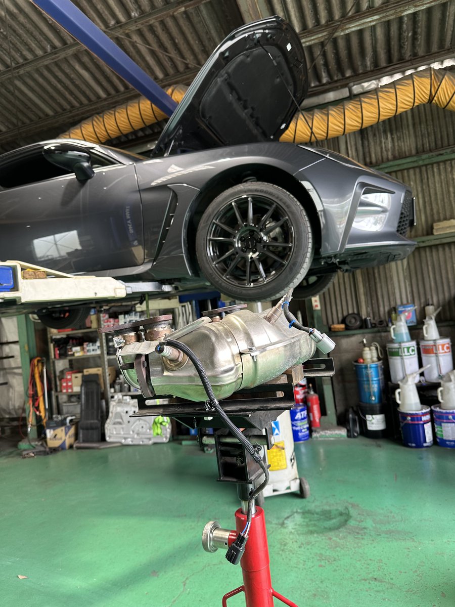 たまには、整備ネタをっと思いまして。

カザマオートサービス様のオイルパンバッフルプレートを取り付けさせていただきました。

少し前に話題になっていたことが気になっていたようです。

社外パーツの取り付け・取り寄せもやっております。

よろしくお願い致します。