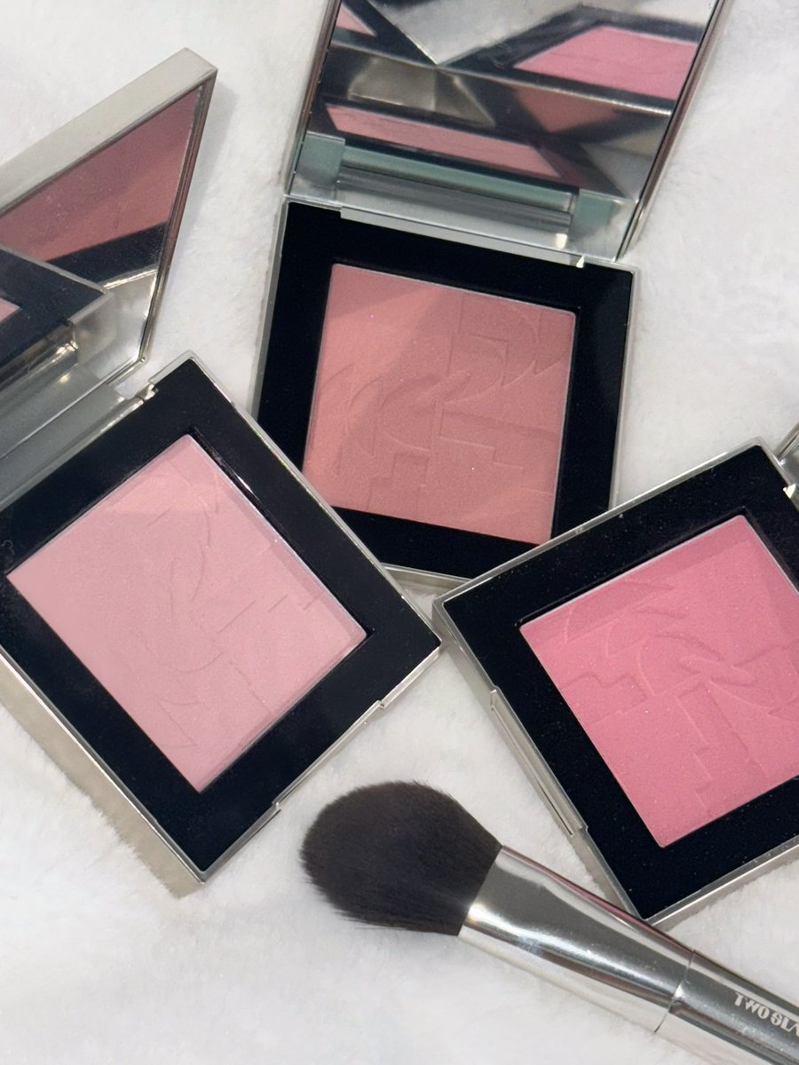 #광고 #rt이벤트 

#투슬래시포 올 오버 페이스 블러쉬 대즐링 핑크 컬렉션🎸🩷

투슬래시포만의 오묘한 무드를 가득 담은 핑크 블러셔 3컬러가 출시되었어요✨