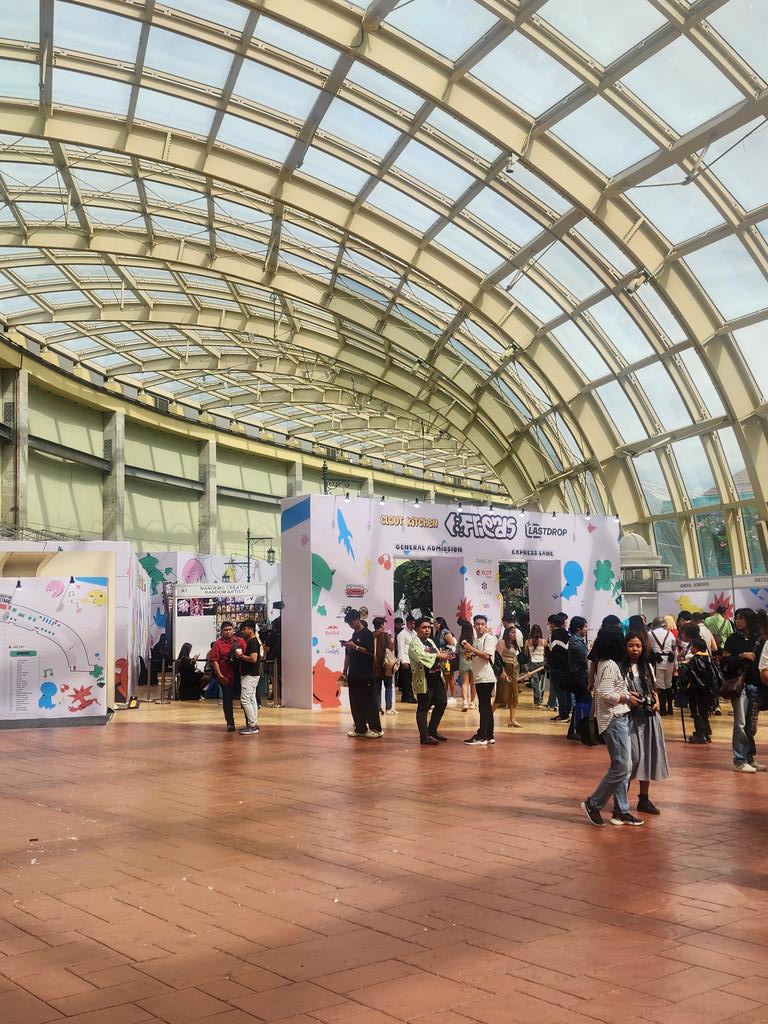 corn_maru's tweet image. They said theres Friends here so I went to see and find some! 😂 

#AndFriends2025 #AndFriends