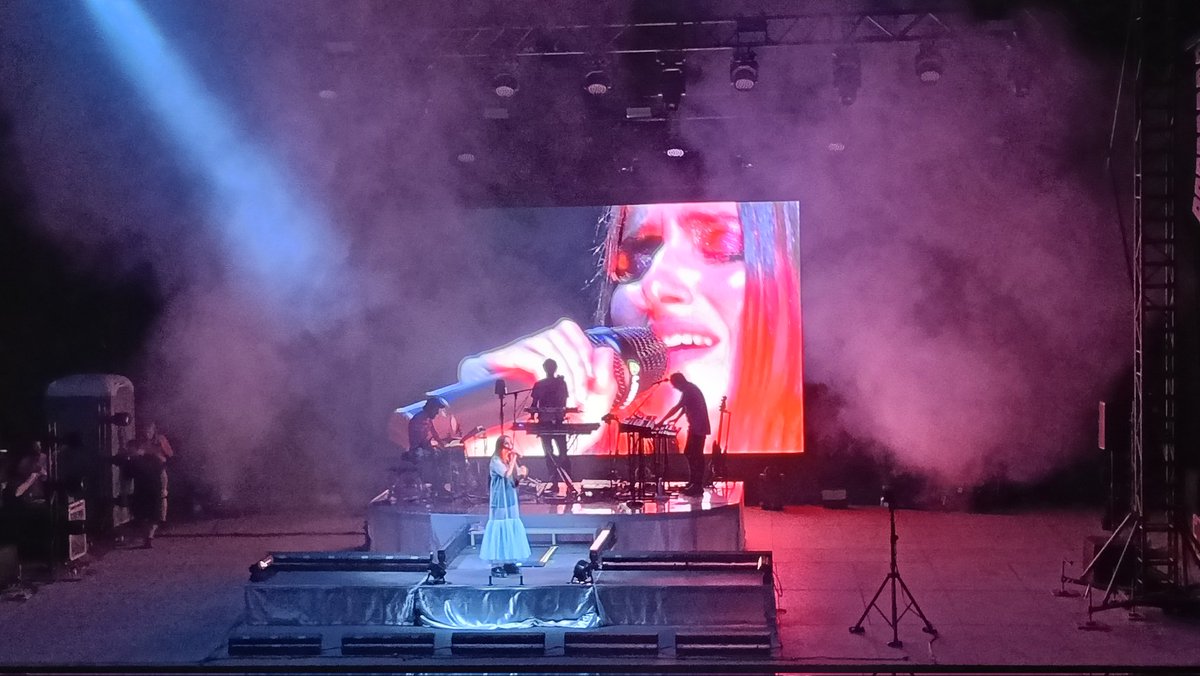 MariaRoigAlsina's tweet photo. Genial ahir @zaharapop al #TetaFest 💜 Una barreja d'electrònica i dolçor, de reivindicació i d'ironia. Recordeu que avui el festival segueix al Camp de Mart amb més activitats!
👉🏼 https://t.co/NIXLLJHNQV https://t.co/p9NmOXUYDh