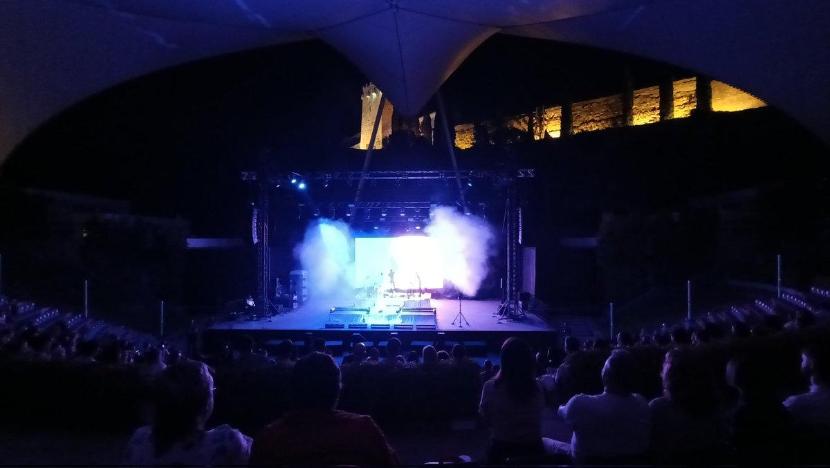 MariaRoigAlsina's tweet photo. Genial ahir @zaharapop al #TetaFest 💜 Una barreja d'electrònica i dolçor, de reivindicació i d'ironia. Recordeu que avui el festival segueix al Camp de Mart amb més activitats!
👉🏼 https://t.co/NIXLLJHNQV https://t.co/p9NmOXUYDh