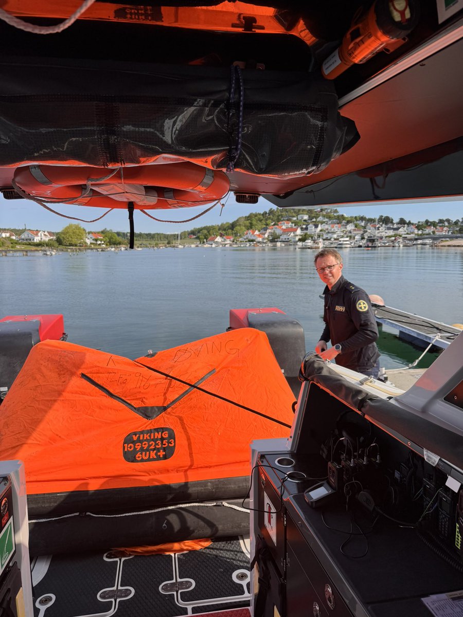 NSSR's tweet image. RSRK Tønsberg med RS165 gjør seg klar til deltagelse på VIBR sitt jubileumsarrangement i Tønsberg. Møt opp fra kl 11:00. #redningsselskapet #nssr #tønsberg #færder