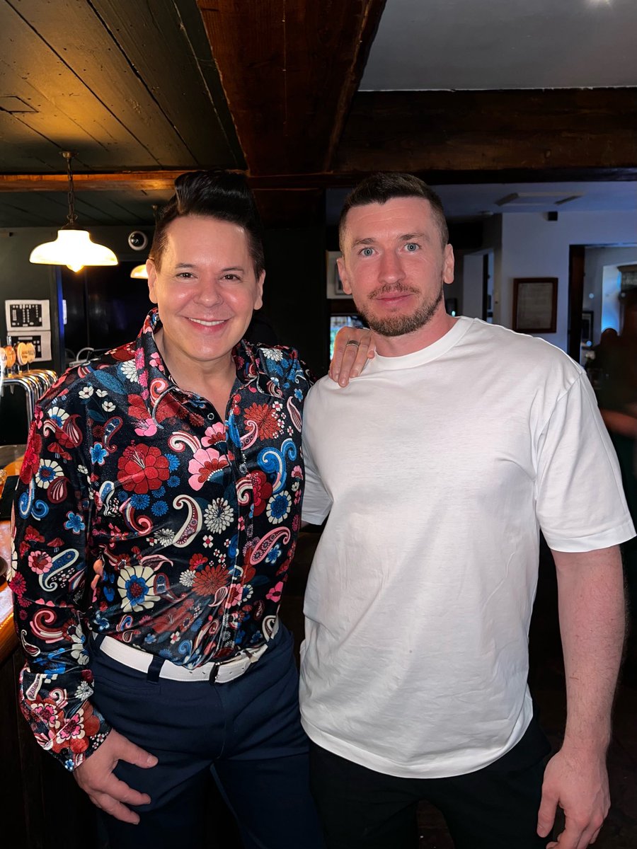 glenchevannes's tweet image. With @Bannatyne Health Club & Spa #Tamworth GM, Joe McEvoy, who left the business yesterday. Was happy to attend his leaving do last night although sad to see him go. It was lovely to see so many fellow instructors & to catch up.