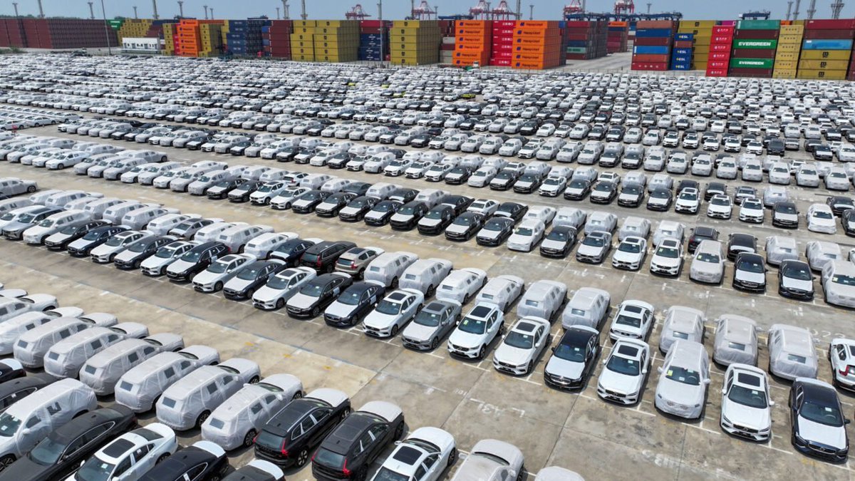 Skorzystam z tego wyjątkowego dnia, gdy sprawy 🇨🇳 łatwiej się przebiją, by wydać apel: zacznijmy podmiotowo patrzeć na to, jak chińska ekspansja przemysłowa wpływa na 🇵🇱 gospodarkę. I skupmy się na sektorze motoryzacji, gdzie trwa  "podwójna rewolucja"

#notka na weekend👇

W