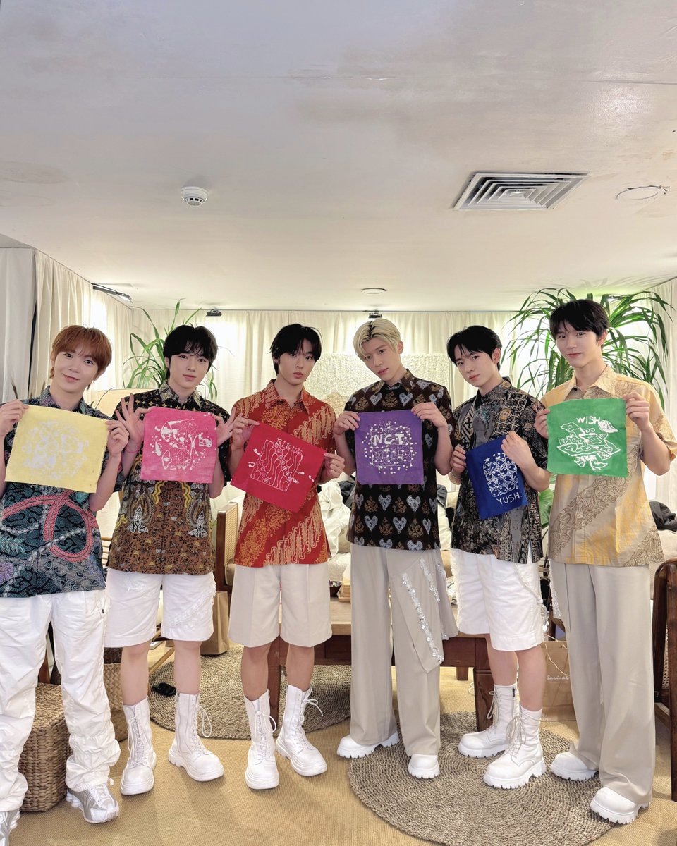 Sapu tangan batik yang kemarin kami buat dan baju batik♡ #NCTWISH