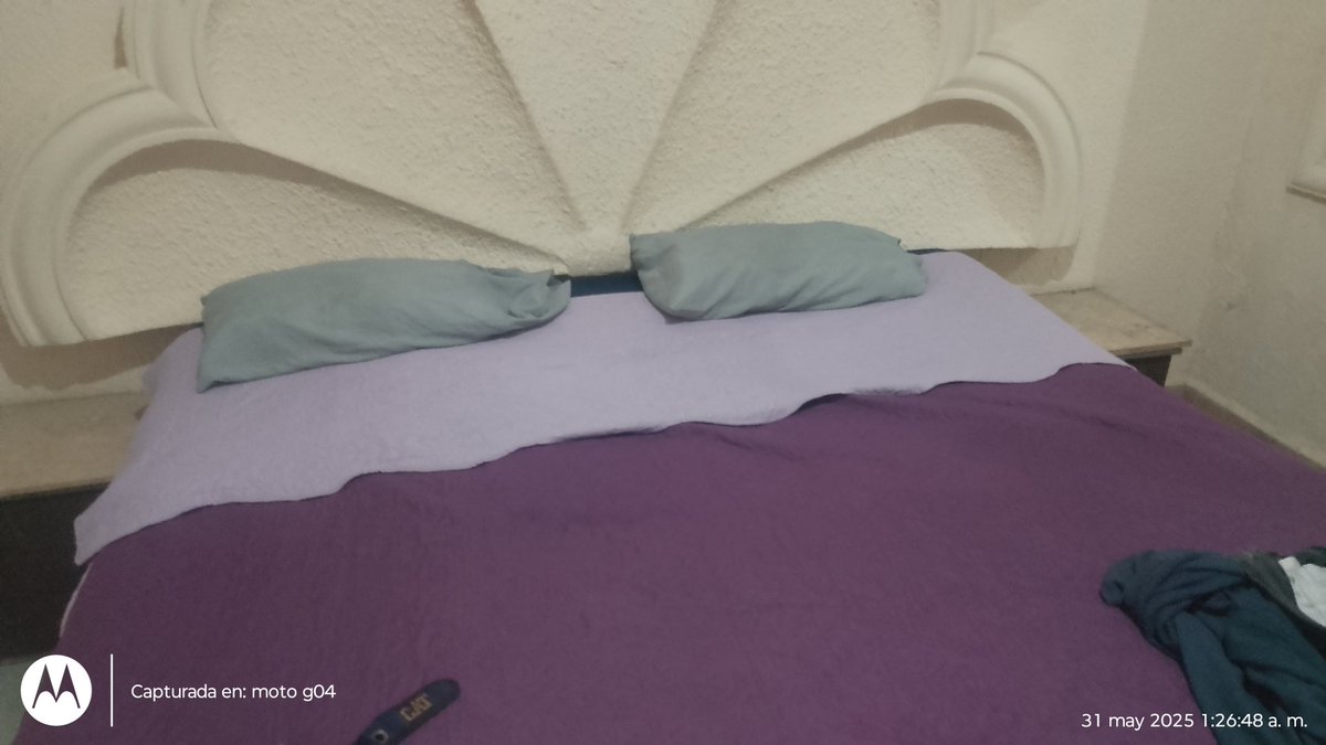 Alguna pareja que me deje verlos   o chica sola que quiera venir ya estoy instalado en el motel (de goma palacio )