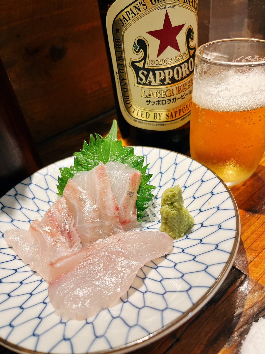 荷物の搬出やら、諸々の片付け終わった。
新居は明日からの契約なので今夜はホテル泊！最寄駅近くなので、必然的に行きつけになりましたw

疲れた私をスズキ刺がお出迎え！

明日も早よから頑張るよ！

乾杯🍻