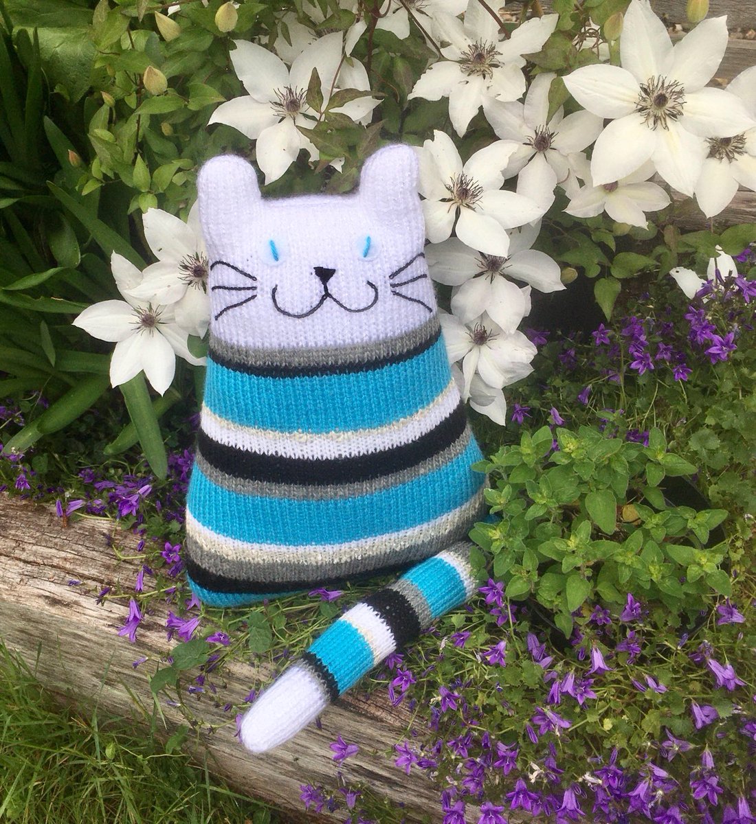 Hello #earlybiz! We have a #sale on in our #etsyshop now 20% off on all #cats #owls and #foxes. #shopindie #UKGiftHour #UKGiftAM threewoollyowlsstore.etsy.com/listing/115371…