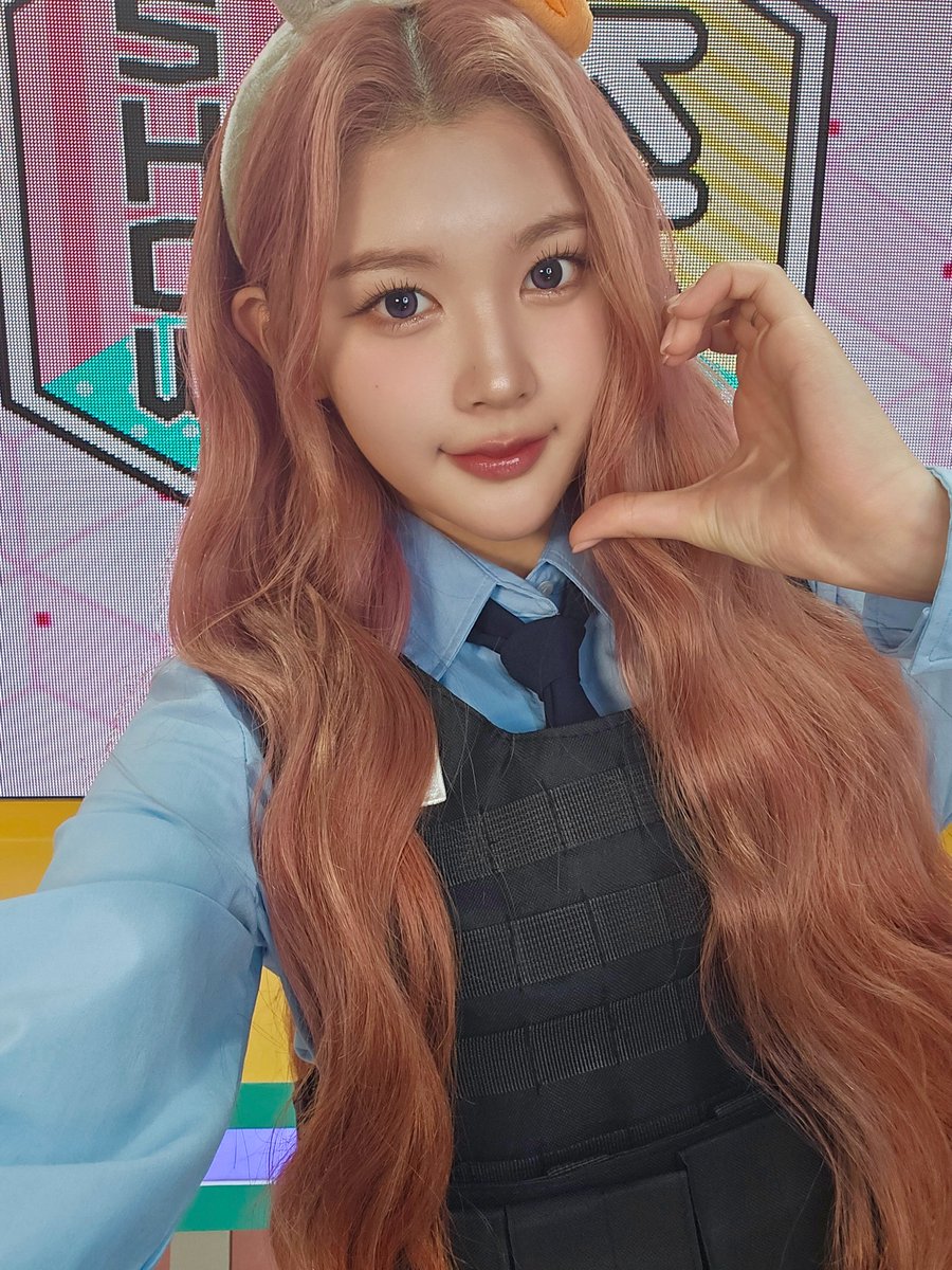🐰🚓 

#Hearts2Hearts #하츠투하츠 #H2H
#A_NA #에이나
#쇼음악중심 #ShowMusicCore