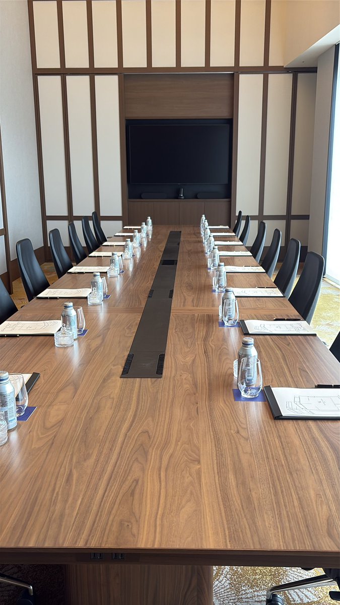 案内された楽屋！会議するん？