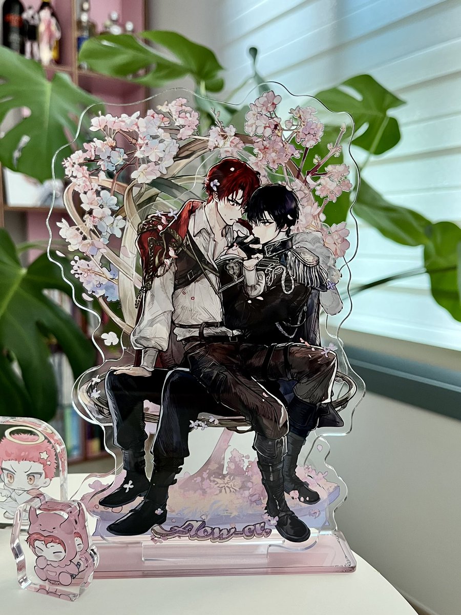 집에 오자마자 아크릴 스티커 벗겨서 세워둠🥹💗
아니 너무 아름다워 우뜩해