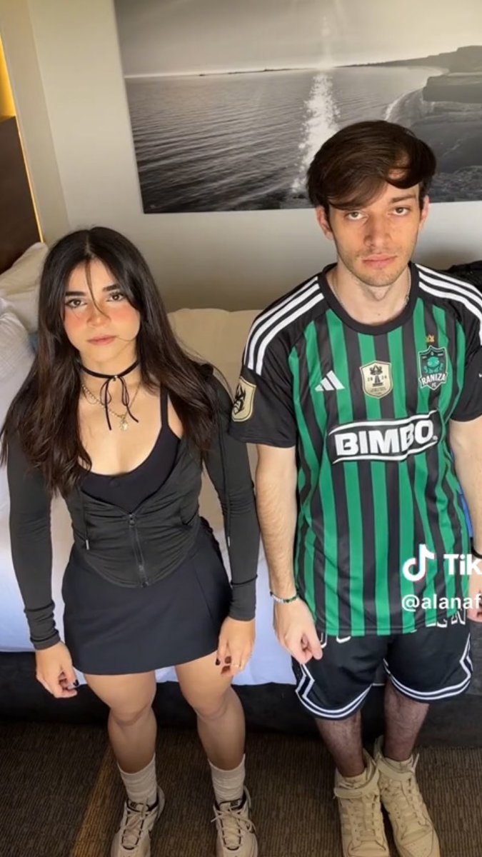 SflashCrash's tweet photo. @Dra0xlord @AbRAhAam02 @FcbLaura En este caso no es eso, es el mismo piso y lugar el de la foto. https://t.co/ouuQn5e3L8