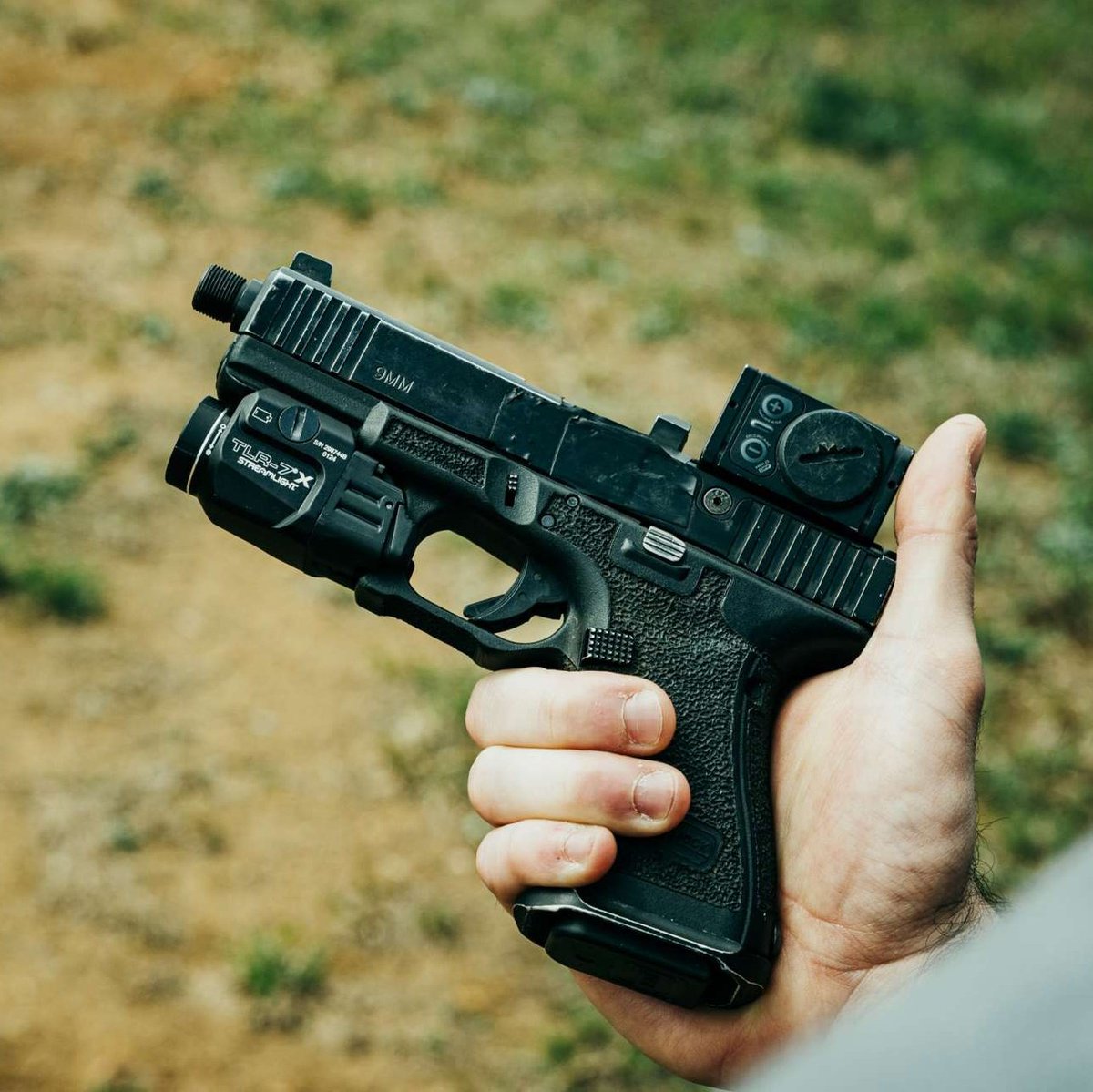 Elegante🤤

🚩Glock 19 con:
-🎯Aimpoint Acro P2
-🔦Streamlight TLR-7 X
- Corredera Unity Tactical ATOM