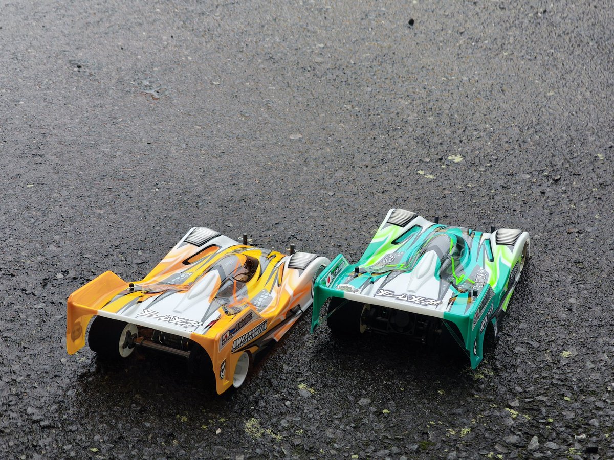 z3bius's tweet photo. #TPaint 様( @TaaaakumaRC )に塗装していただきました!
今回はタクマ氏の色違いで仕上げてもらいました🤭
このボディに相応しい走りができるように頑張ります🤯 https://t.co/56GwPiRFh5