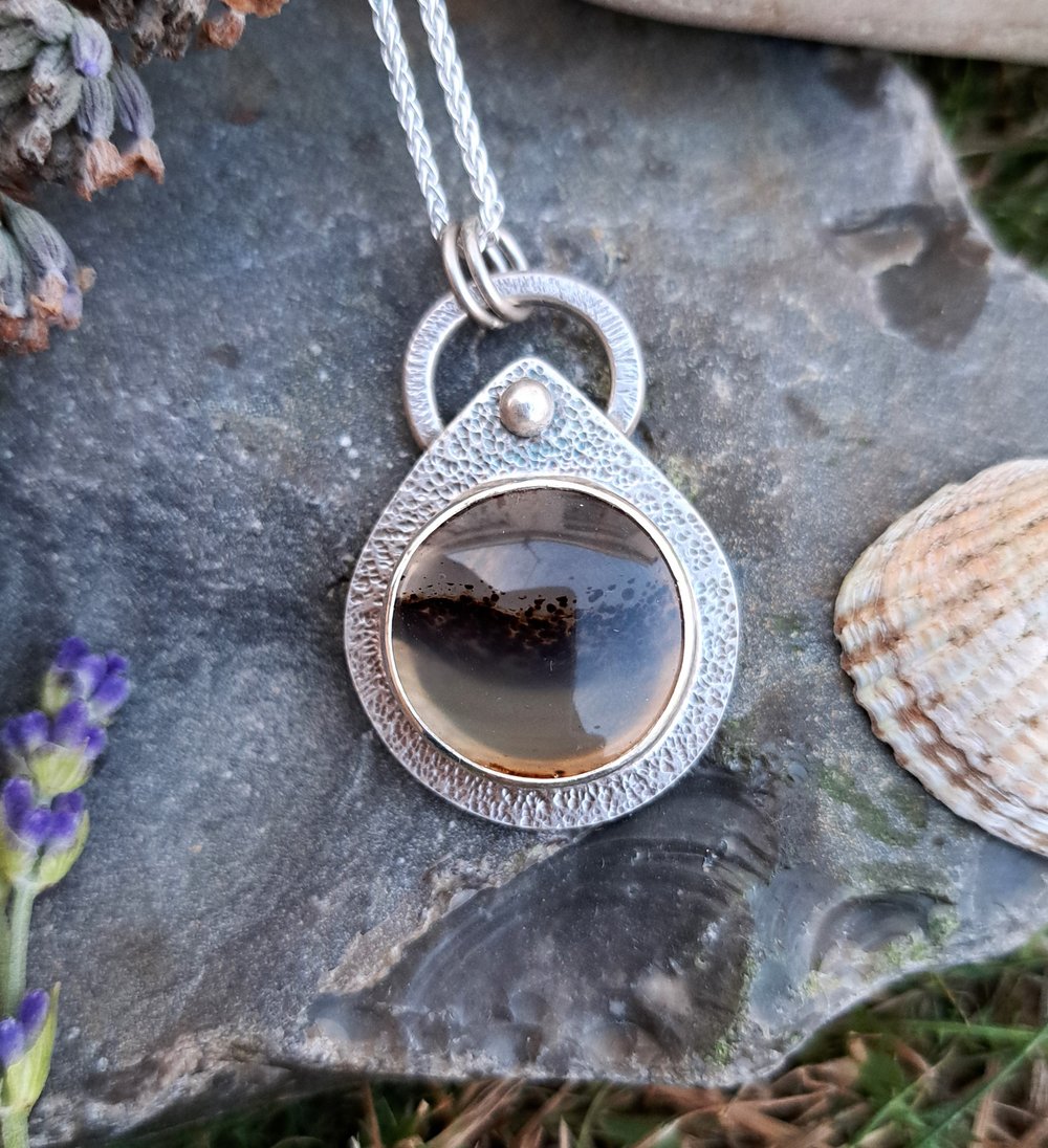 Morning #earlybiz I have a little cheeky pre-summer discount code on until Sunday. Enter SUMMERLOVE at checkout for 10% off ☀️

Here's a Montana agate pendant sitting pretty in my shop waiting 🙌

ilovedollyjewellery.co.uk 

#UKGiftHour #UKGiftAM #shopindie #shopsmall