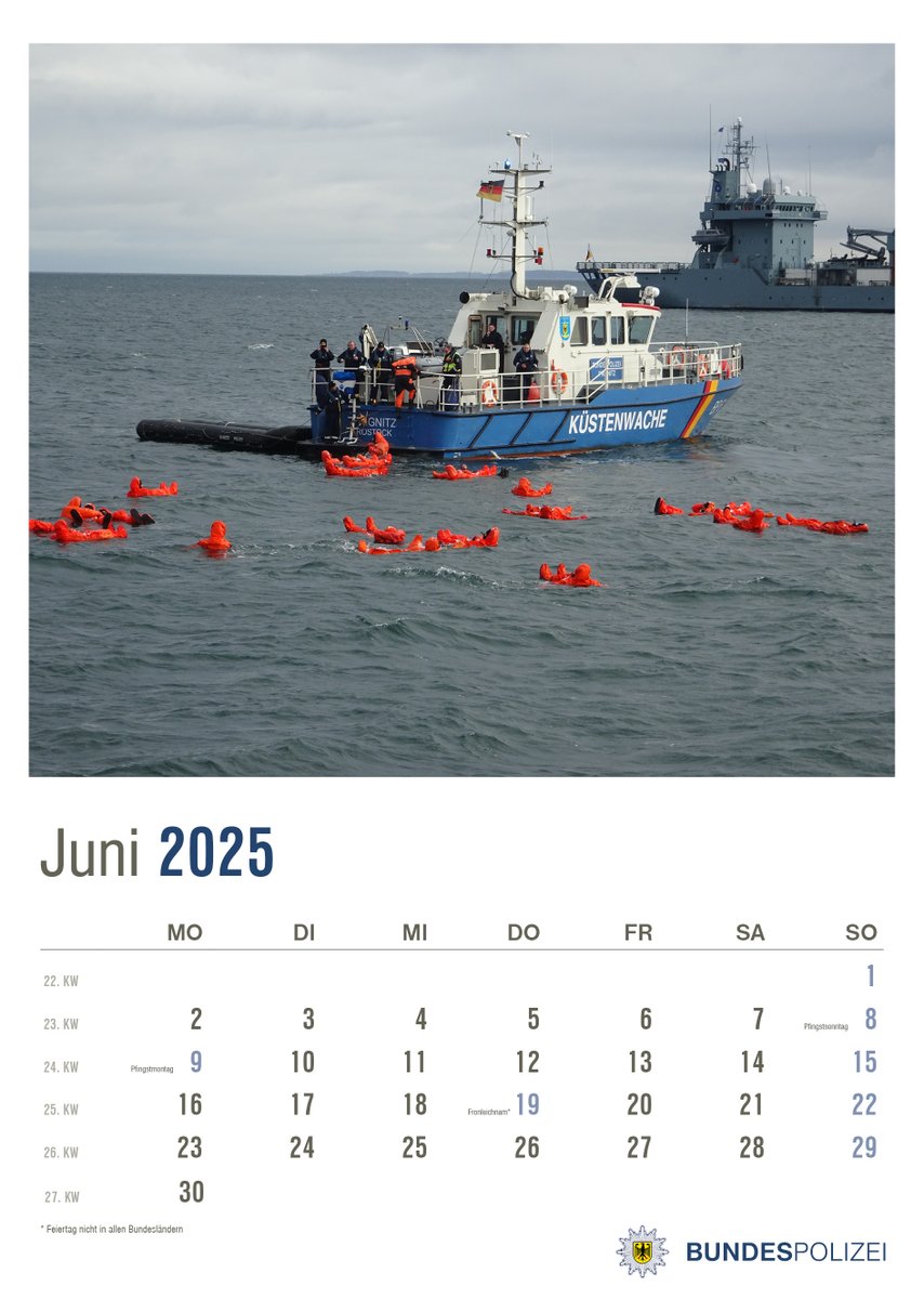Der Maritime #Kalender der #Bundespolizei. Kalenderblatt #Juni 2025 zum Ausdrucken.

🖨️social.bscw.bund.de/pub/bscw.cgi/d…

Überlebensübung der #BPOL mitten auf hoher See. Um solche Extremsituationen zu meistern braucht es ein perfekt eingespieltes Team und viel Training. #teamwork
