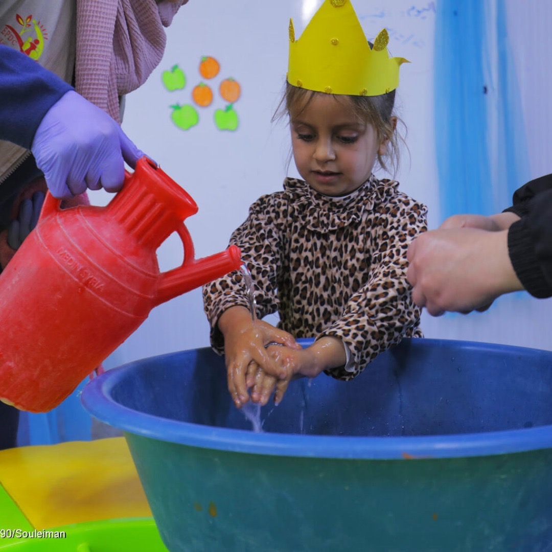 Temiz suya ulaşan her çocuk, daha sağlıklı bir geleceğe adım atar.
Sen de bir çocuğun hayatına dokunabilirsin. Onlara su ver, umut ver, gelecek ver. 

unicef.link/3FqjH1S