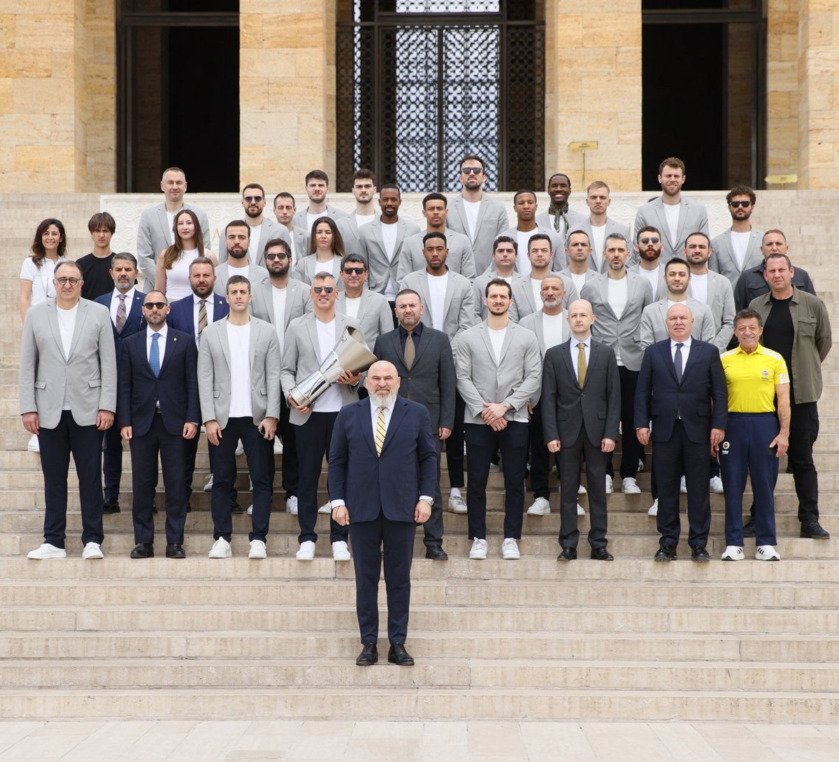EuroLeague şampiyonu Fenerbahçe Beko, Anıtkabir'i ziyaret etti.