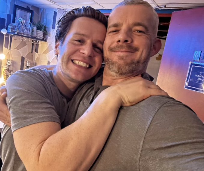 Jonathan Groff, muito animado com esse reencontro com o Russell Tovey, estrelas de LOOKING. 🌈