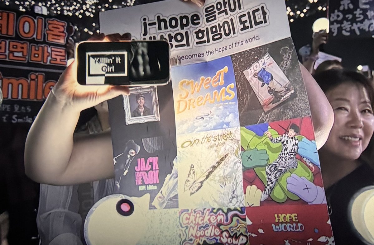 the girl showing his abs on the phone 😭😭😭