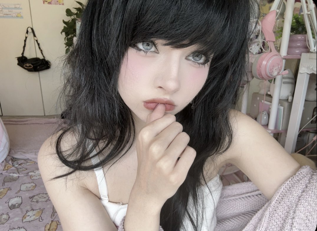 ㅤ⁤

So like . . . since I’ll only be focusing on DM’s for the time being I’ll make this post here !

Drop a ♡︎ if you’d like a OOC DM from me !
Especially if you want to interact !

Also ↻ this post if you’d like some extra lewdness sent in my message 🤭💕

ㅤ