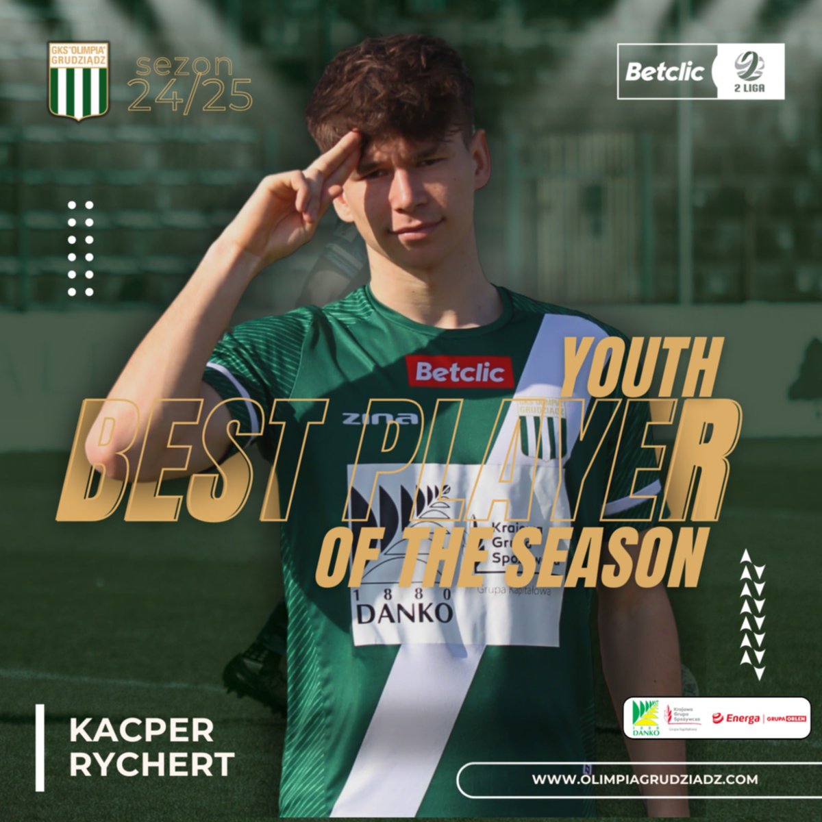 Przed meczem wręczyliśmy Nagrodę Młodzieżowca Sezonu 2024/2025. Waszymi głosami powędrowała na do KACPRA RYCHERTA!

Fundatorem nagrody jest pan Zbigniew Zelmański! Dziękujemy🔥