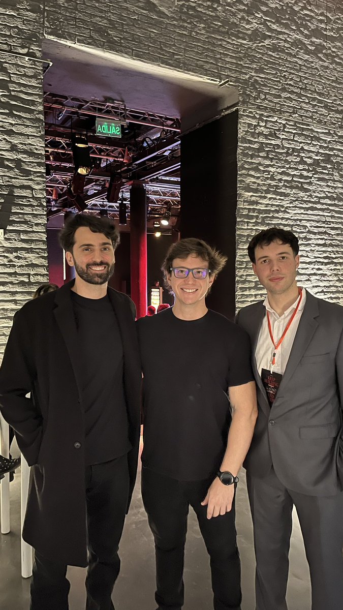 Empremafia edición teatro Colón fue increíble. 🤩

Hermoso charlar con tantos cracks!

Gracias <a href="/waismaan/">Gonzalo Waisman</a> <a href="/FaustoR0/">Fausto</a> y team por hacer esto posible 👏🏻