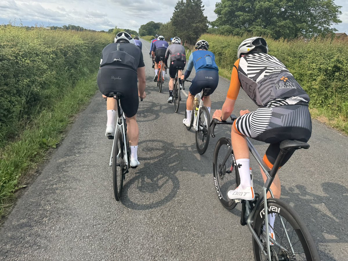 Shaun_Pearson's tweet image. Two decent sized Groups on this mornings Preston Chaingang.  Good Session with this A group.

Thank You to everyone who rode this morning.
☀️🚴‍♂️🚴🚴‍♂️🚴🚴‍♂️🚴🚴‍♂️🚴🚴‍♂️🚴☀️👍
