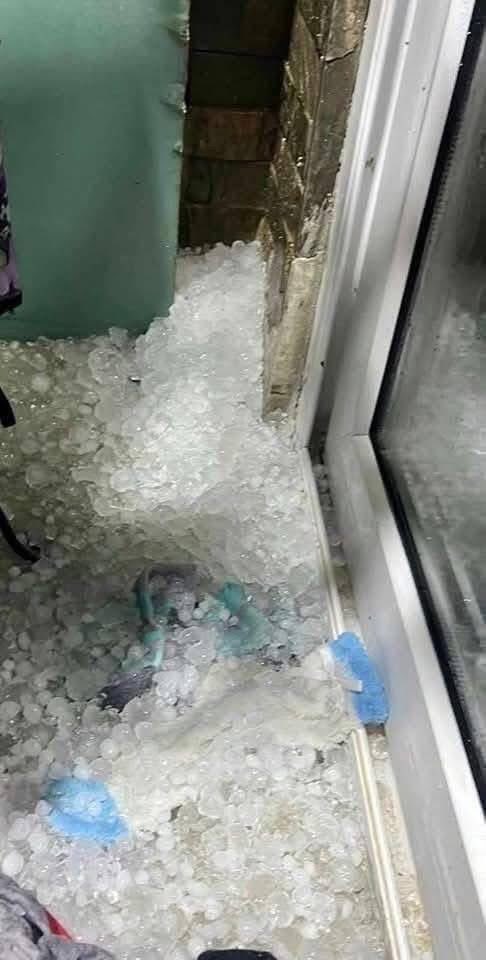 ylefoundation's tweet image. 🚨 Unbelievable!
Alexandria, Egypt hit by an unprecedented summer snow-hail thunderstorm with winds over 90 km/h — roofs ripped off, roads flooded, chaos everywhere.

This isn’t weather.
This is climate breakdown.
#AlexandriaStorm #ClimateCrisis #cop30 #AhmedFathyThoughts @UNFCCC