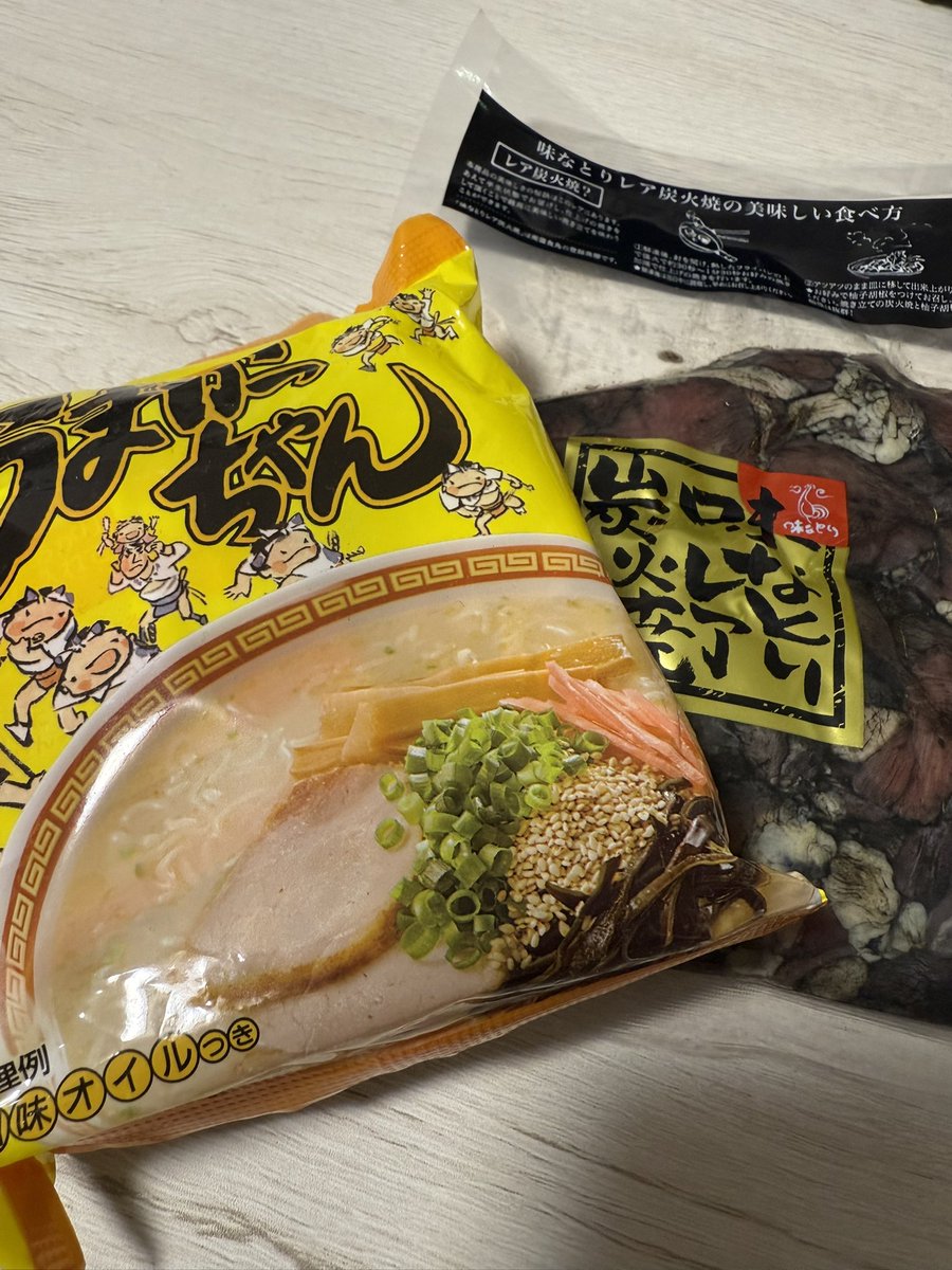 「今日の晩ご飯は九州モリモリでした! どっちもめっちゃ美味しかったので現地で食べた」|ぶえでぃざのイラスト